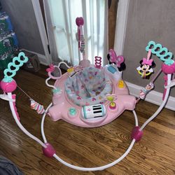 Disney Baby Minnie Mouse Forever Besties Baby Activity Center Jumper with 10 Toys, Lights & Sounds, 360-Degree Seat, 6-12 Months (Pink)