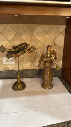 2 GOLD ANGELS PLAYING TRUMPETS
