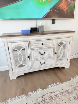 Buffet cabinet