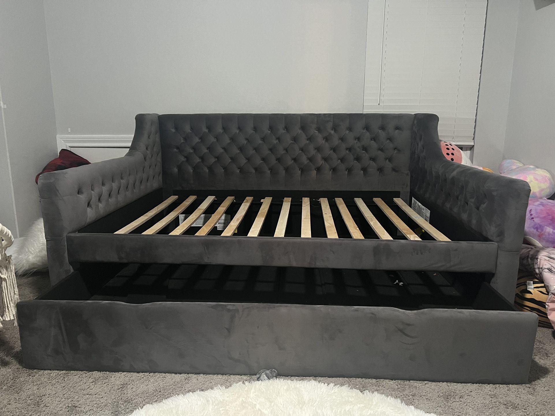 Full Sized Daybed With Twin Trundle for Sale in San Antonio, TX OfferUp
