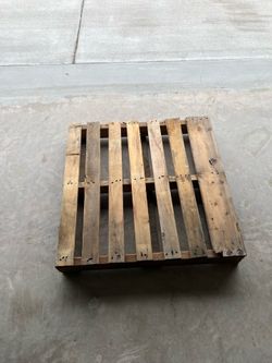 32x32” Wooden Pallet