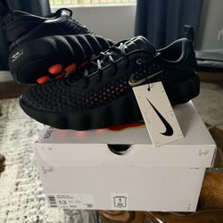 Nike Mind 002 Black Hyper Crimson 