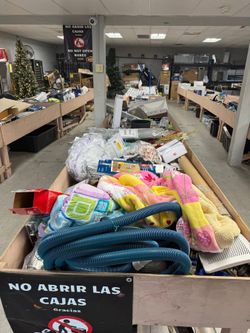 🔥 Venta Caliente del Jueves 🔥 🗓 Mañana | 9:00 AM – 2:00 PM 💥 ¡Cada artículo en las cajas solo $5! 💥  📍 1322 S. 4th Ave, Yuma, AZ 85364 🛍 ¡Llega