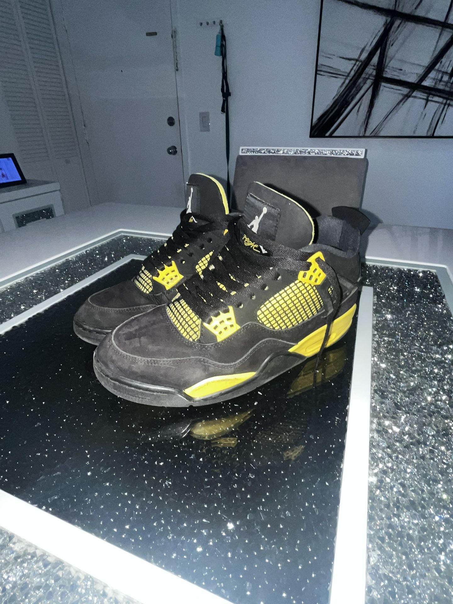 Jordan 4 Thunder