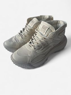 Vans MTE Crosspath Mid in Cream / cream Beige colorway