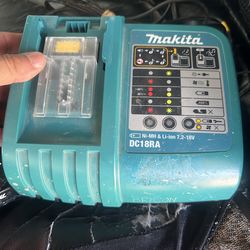 Makita 18V LXT Rapid Charger & 3 Lithium-Ion Batteries