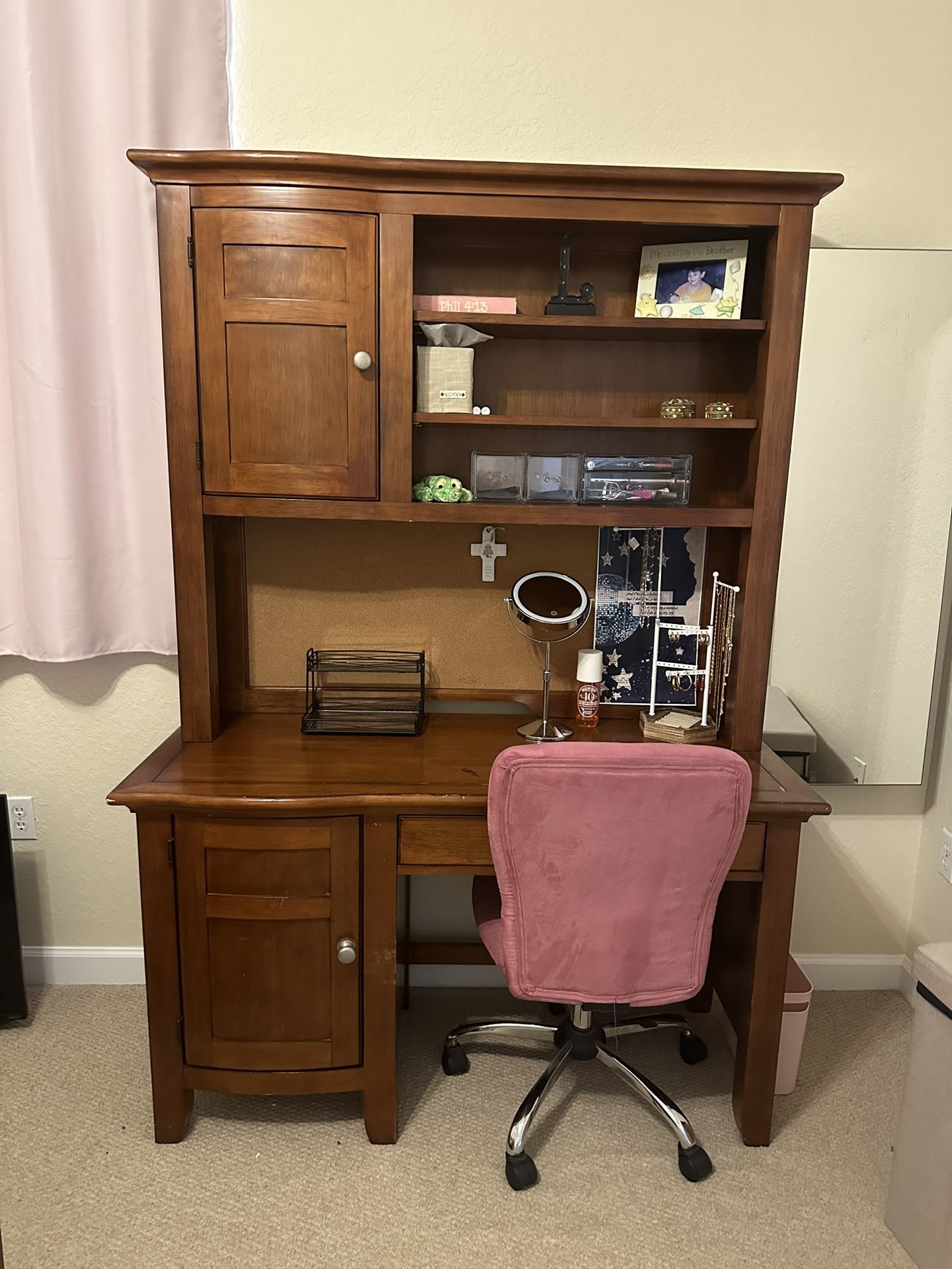 Desk With Hutch