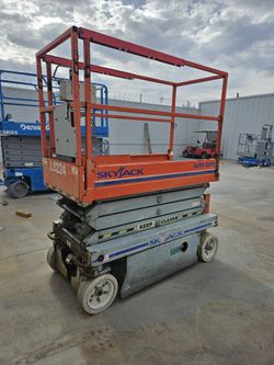 3219 Skyjack Scissor Lift