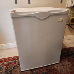 Avanti Mini Fridge Working Condition. Pick-Up Or Delivery 