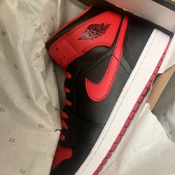 Size 13 Jordan 1s DS $120