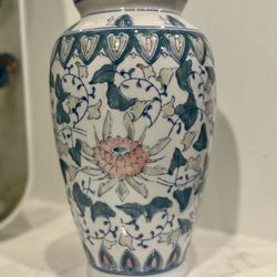 🩵Vintage Green & Pink Porcelain Vase 🏺 - Great Conditions 