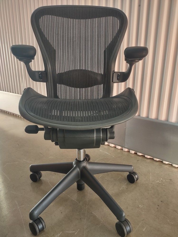 Herman Miller Aeron Office Chair Size B- Fully Adjustable- READ DESCRIPTION - Fir Price - Still Available