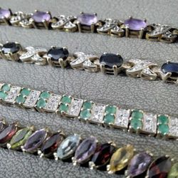 4 Bracelets 