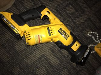 Dewalt variable speed Saw with battery 130