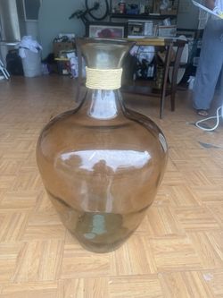 Glass decorative vase
