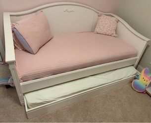 Pottery Barn Kids Madeline Trundle Daybed