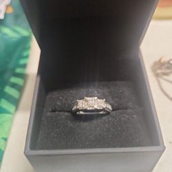 14k Three Diamonds Ring