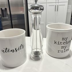 Kitchen Utensil Holder & Peppercorn Mill