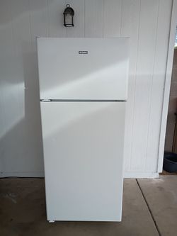 Hotpoint, White Refrigerator. Wide28"    Depth 29"1/2     Tall66"3/4