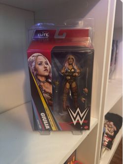 WWE elite 125 Giulia with figure protector
