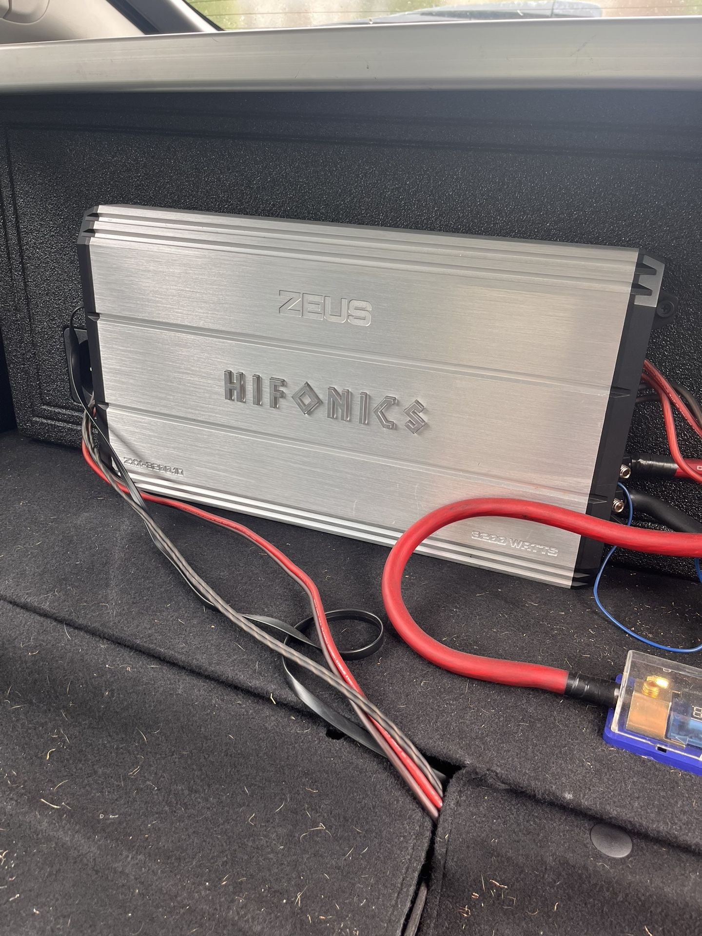 Q Bomb Subwoofer Box W/ HiFonics Zeus 3200 Amp