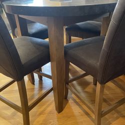 Round Kitchen Table With 4 Chairs