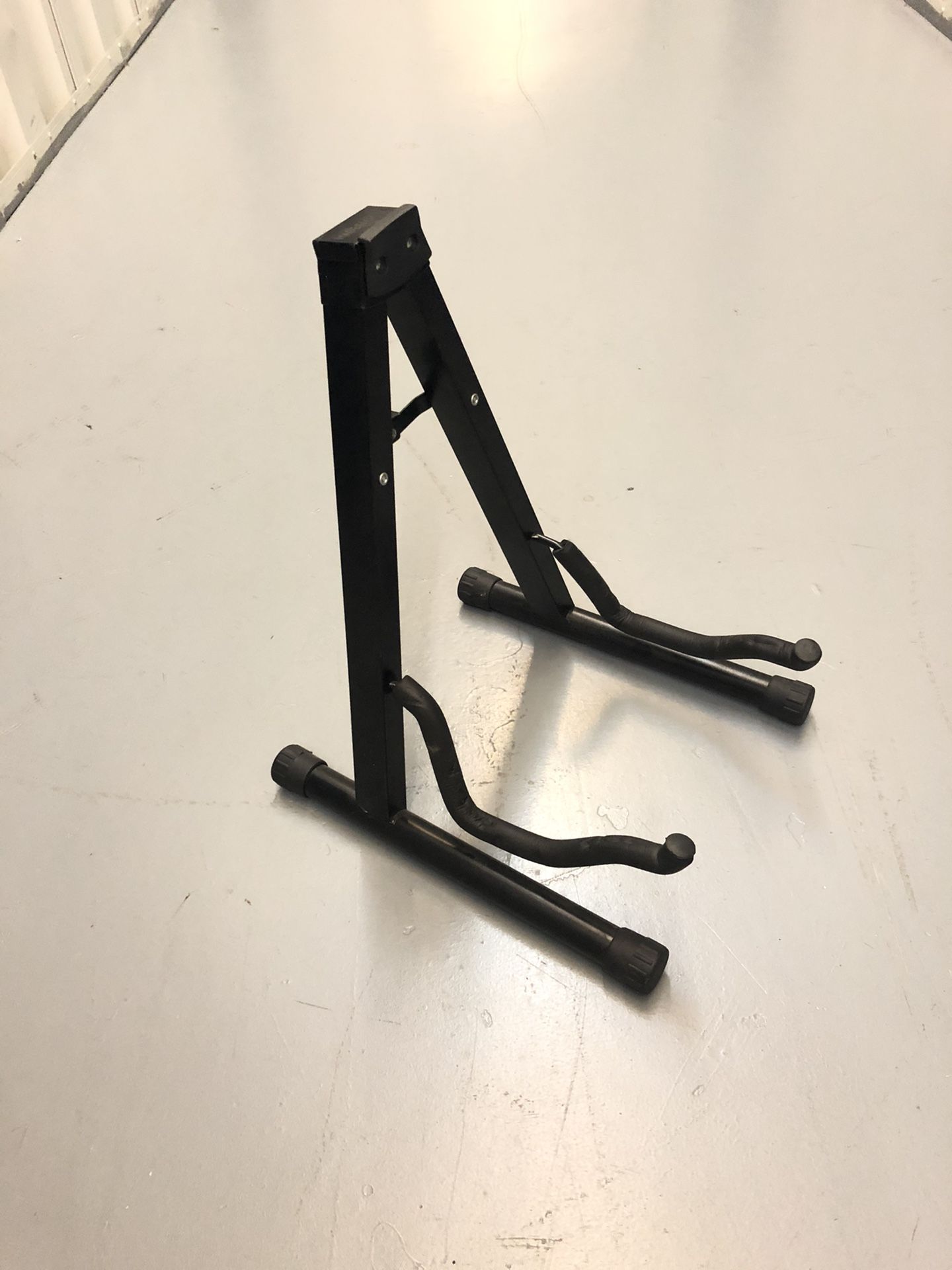 Guitar stand