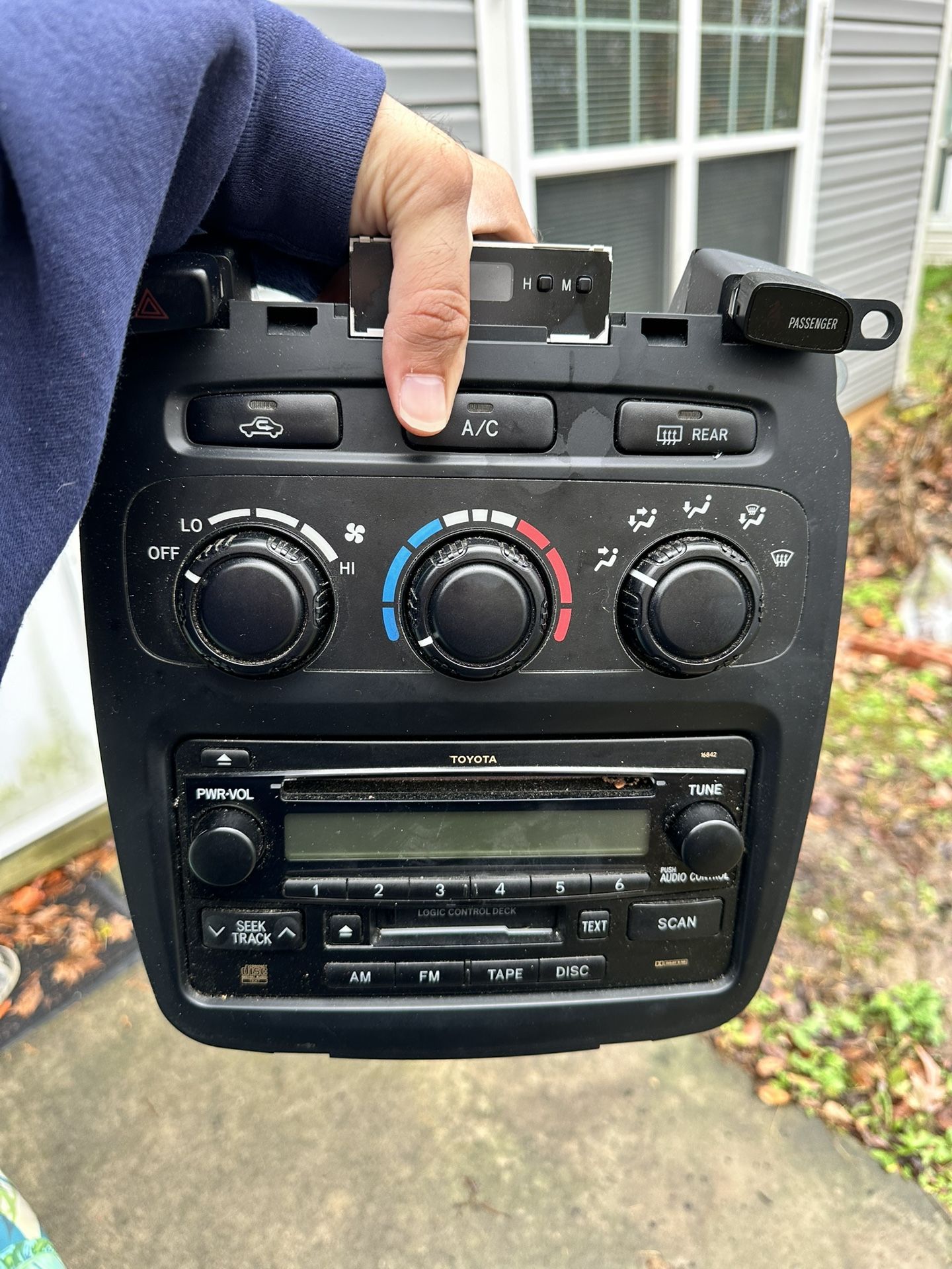 2004 Toyota Highlander OEM Radio No Climate Controls 
