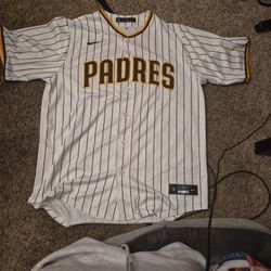 Size Women's Large Padres Jersey MUST PICK UP.