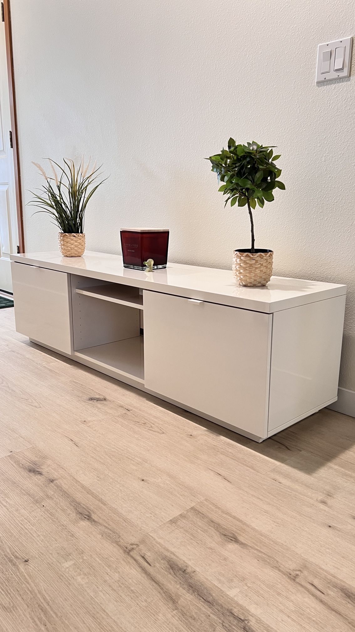 📺 TV Stand – High Gloss White – 63 x 16.5 x 17.75