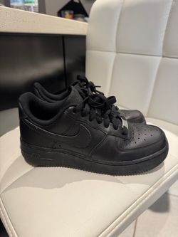 SIZE 6 BLACK AIR FORCES