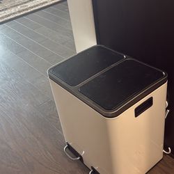 Trash Can 