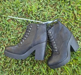 Madden Girl Badgal Spike Zip Up platform Booties Women's 7,  New