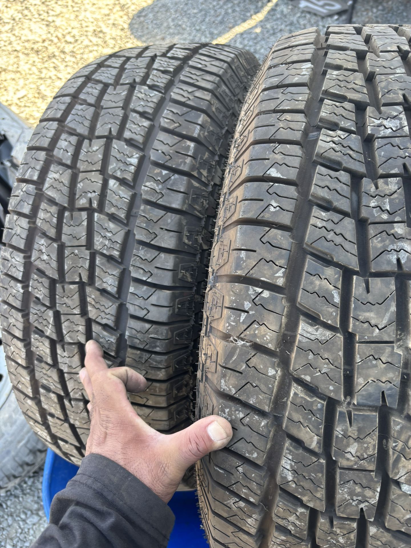2 all-terrain tires, Like A new conditions 265 70 15