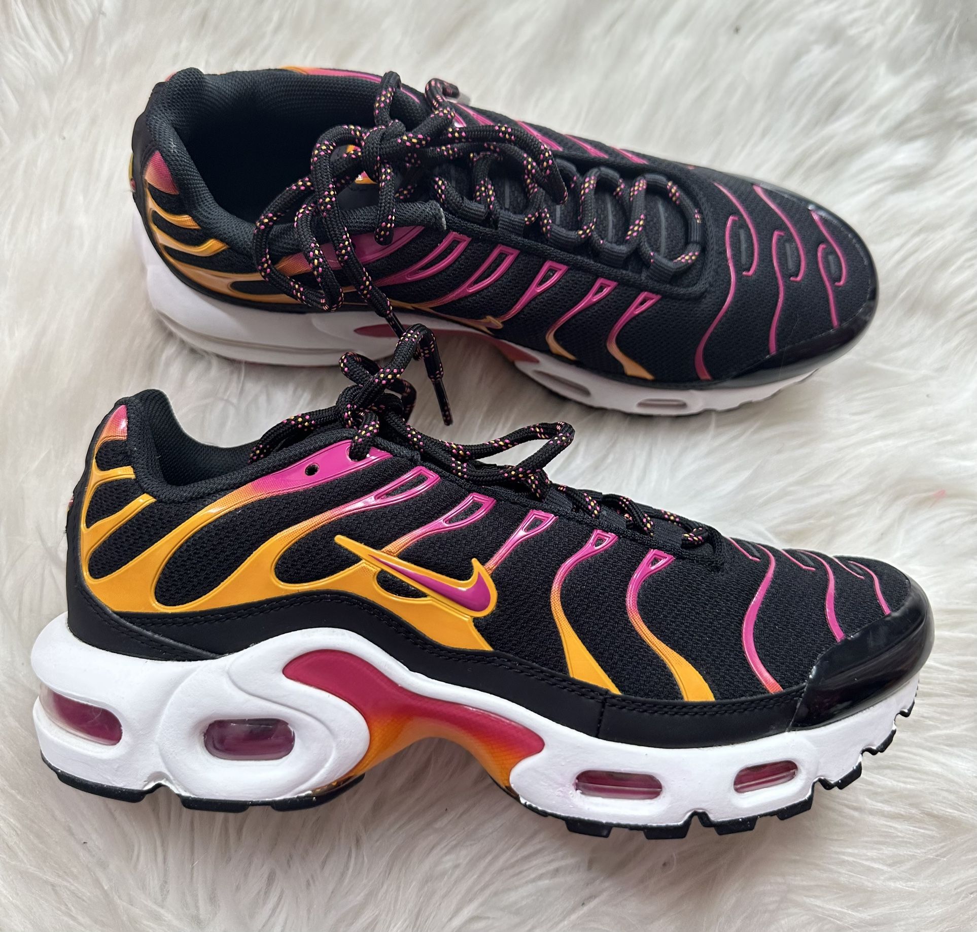 Nike Air Max Plus Pink Orange Black NEW Size 5Y Women)