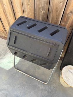 37 gallon rotating compost bin - dual chamber