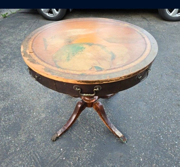 Antique Round Table With 1 Drawer. Needs Refinishing