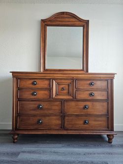 Tommy Bahama Lexington 9-Drawer 62.75"L x 19" W x 42.5"H Retails $2,000+