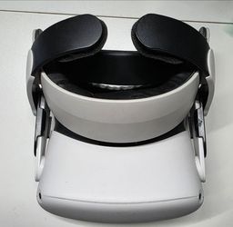 Meta Quest 2 64GB with L/R Controllers & BoboVR M2 Headstrap Great Condition