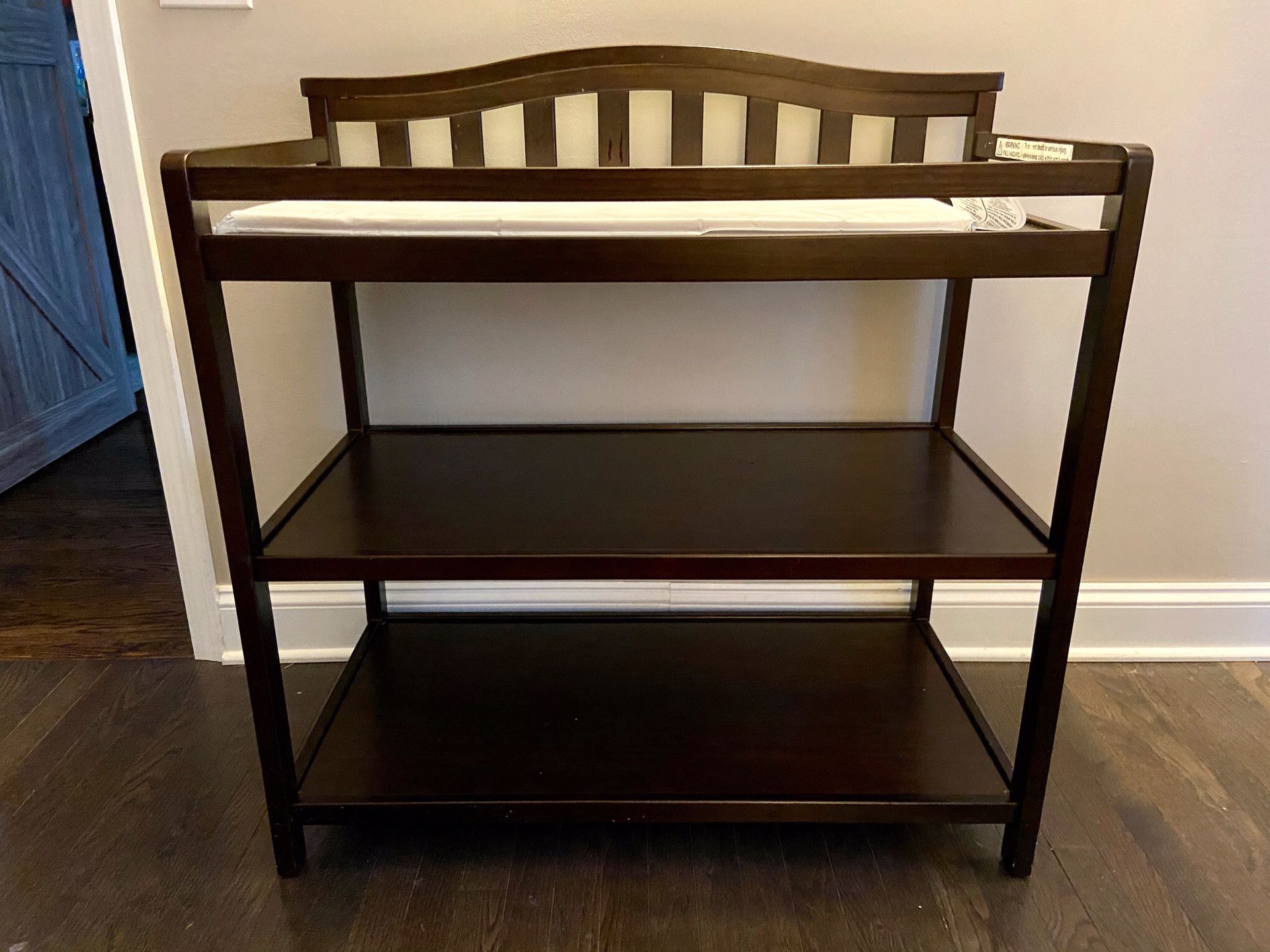 Changing table w/pad