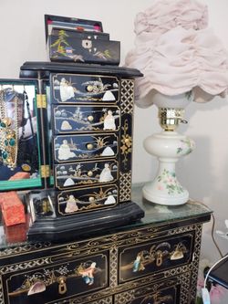 Bottom cabinet & top jewelry storage