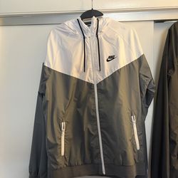 Nike windbreakers size medium
