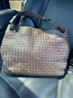 Bottega Veneta color brown. Size Large