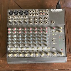 MACKIE MICRO SERIES 1202-VLZ 12-CHANNEL MIC/LINE MIXER