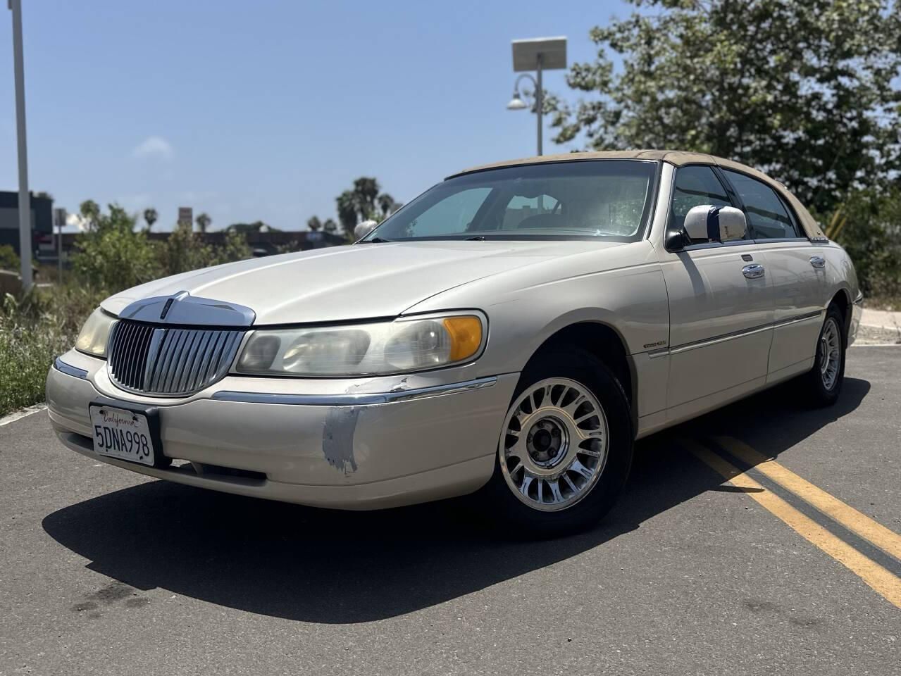2000 Lincoln Town Car