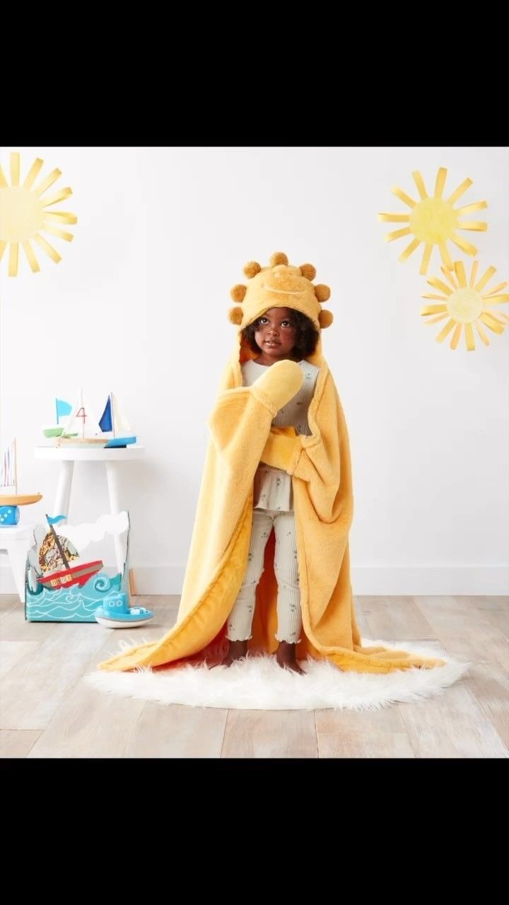 Pillowfort Sun Hooded Blanket Size 50in (L) x 40in (W) - Yellow/Hand Pockets NEW