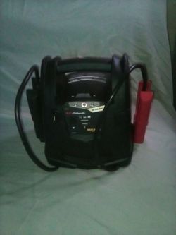 SCHUMACHER Portable jump starter 800 PEAK AMPS.
