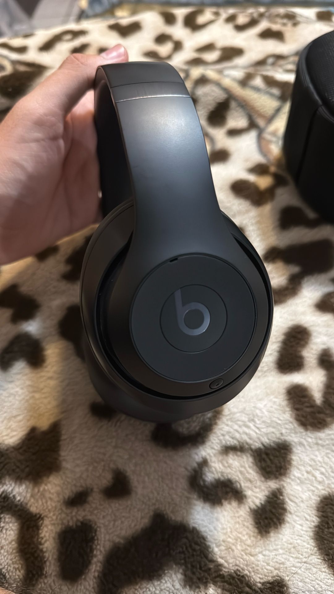 Beats Studio’s Pro Black (Brand New)