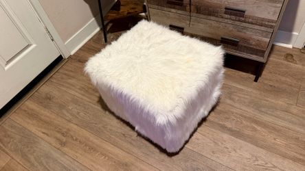 CHIC, TRENDY, COOL, FURRY Footstool, Storage, Table w/ Wheels