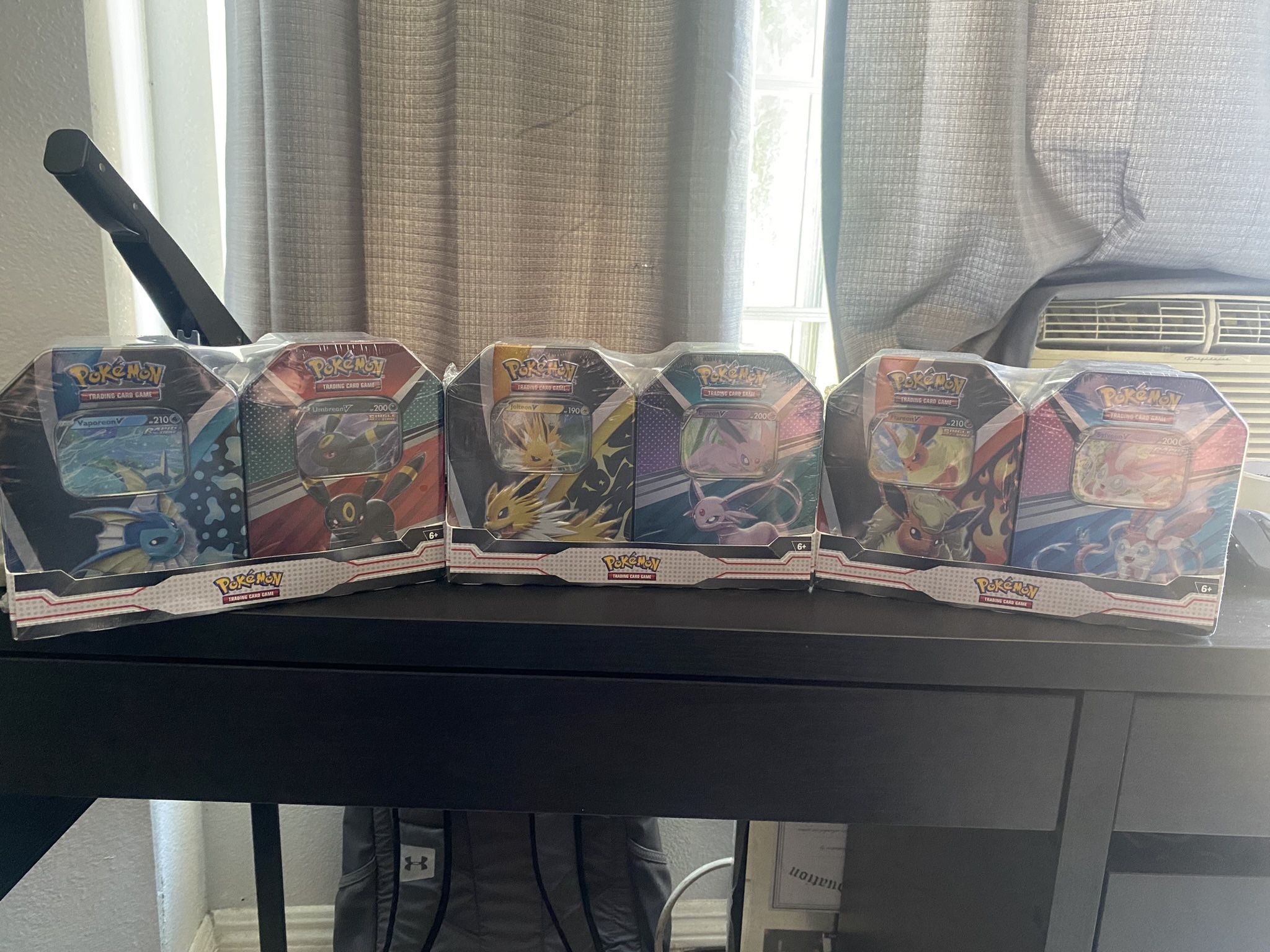 Pokémon Cards Tin Bundles